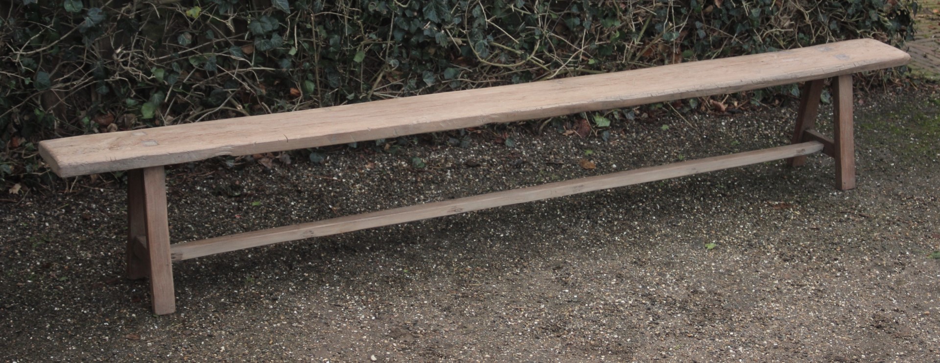 antike-lange-holzbank